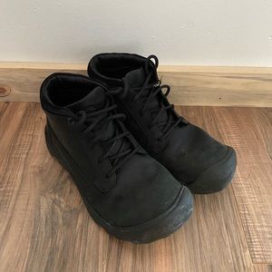 Keen shoes, EU size 42.5 or 43, black.